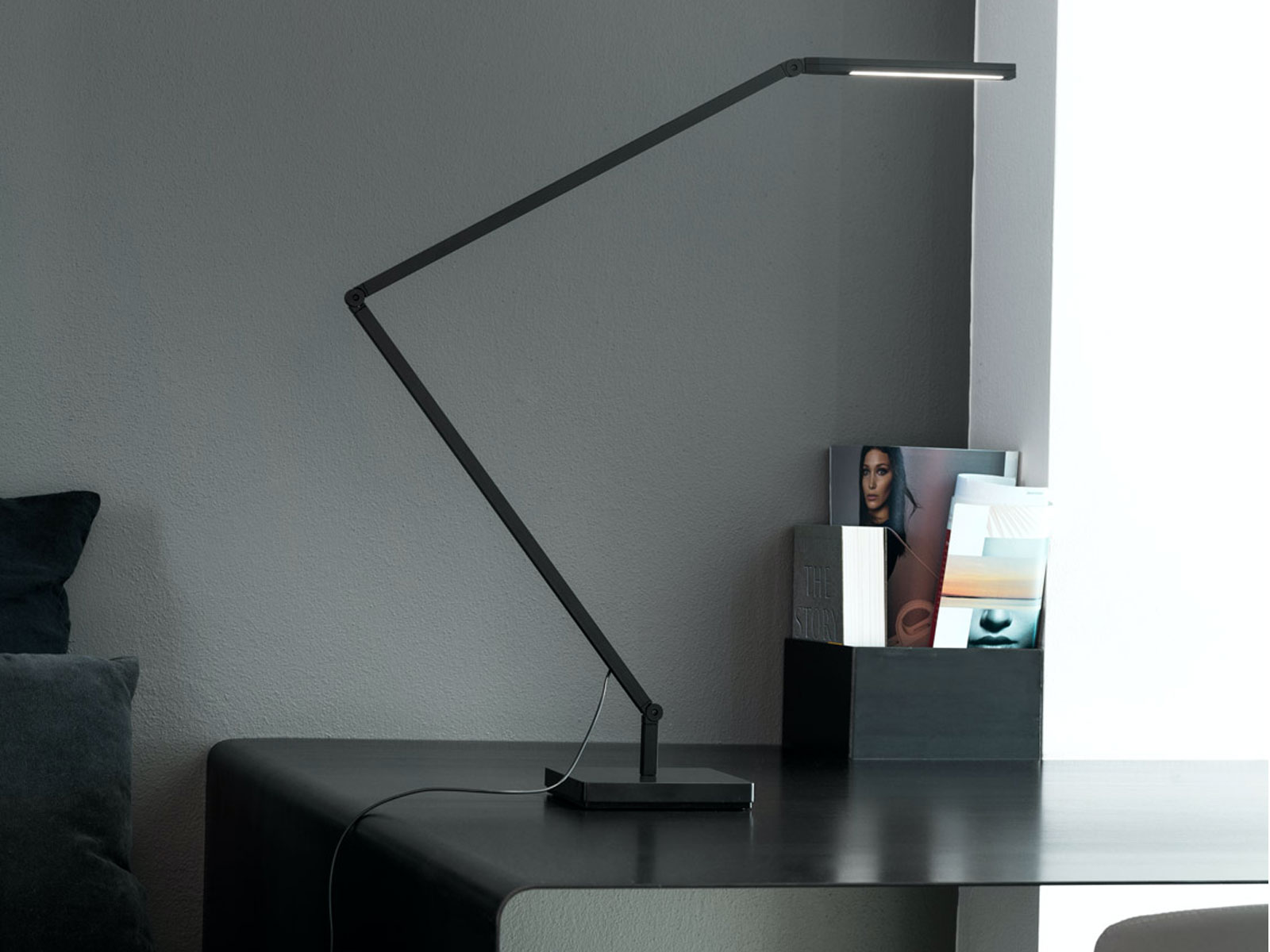 https://objectstorage.ap-seoul-1.oraclecloud.com/n/cnk6gaix2gpw/b/loqoqo-conv/o/nemo/untitled-linear-table-lamp/untitled-linear-ambient.jpg