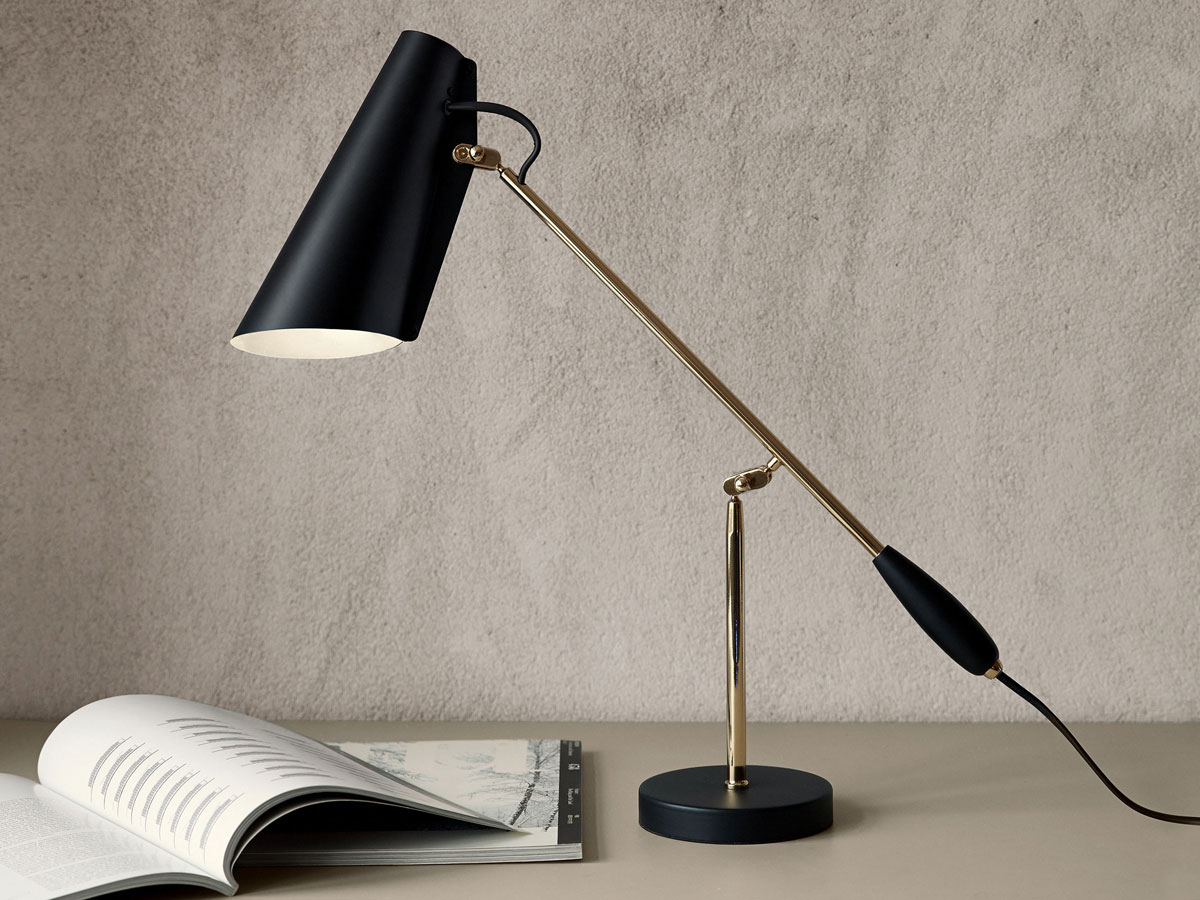 https://objectstorage.ap-seoul-1.oraclecloud.com/n/cnk6gaix2gpw/b/loqoqo-conv/o/northern/birdy-s-30016-table-lamp/birdy-blk-brass.jpg