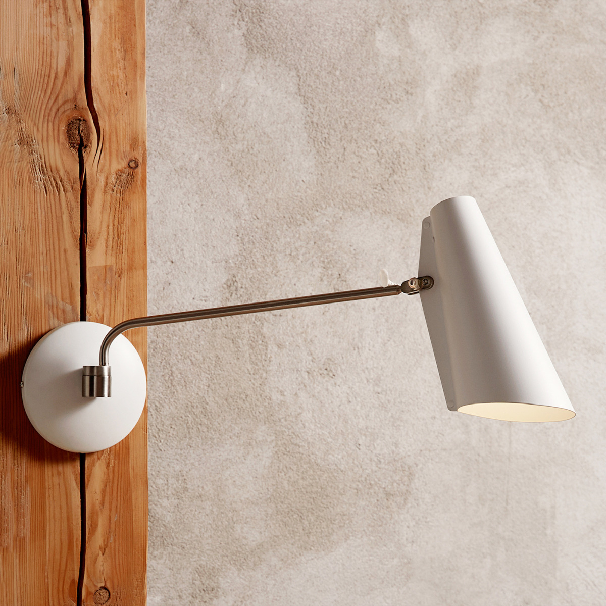 https://objectstorage.ap-seoul-1.oraclecloud.com/n/cnk6gaix2gpw/b/loqoqo-conv/o/northern/birdy-wall-lamp-long-arm/northern-birdy-white-retro-wall-light.jpg