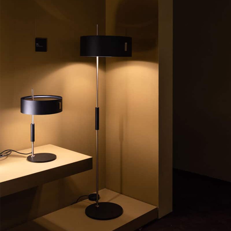 https://objectstorage.ap-seoul-1.oraclecloud.com/n/cnk6gaix2gpw/b/loqoqo-conv/o/oluce/1953-gold-and-black-floor-lamp/69181.jpg