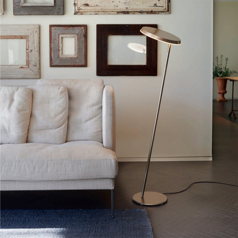 https://objectstorage.ap-seoul-1.oraclecloud.com/n/cnk6gaix2gpw/b/loqoqo-conv/o/oluce/amanita-led-inclined-floor-lamp/69141.jpg