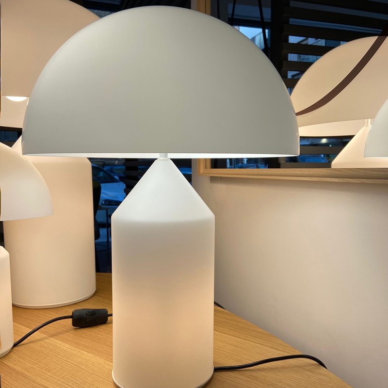 https://objectstorage.ap-seoul-1.oraclecloud.com/n/cnk6gaix2gpw/b/loqoqo-conv/o/oluce/atollo-237-medium-glass-table-lamp-dimmable/85819.jpg
