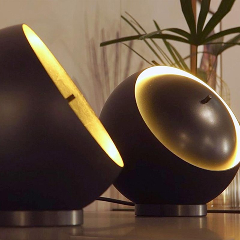 https://objectstorage.ap-seoul-1.oraclecloud.com/n/cnk6gaix2gpw/b/loqoqo-conv/o/oluce/eva-spherical-led-adjustable-table-lamp/57382.jpg