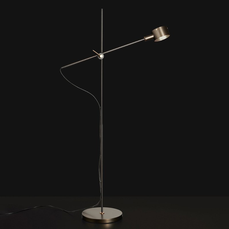 https://objectstorage.ap-seoul-1.oraclecloud.com/n/cnk6gaix2gpw/b/loqoqo-conv/o/oluce/g-o-minimalist-adjustable-historical-led-floor-lamp/83446.jpg
