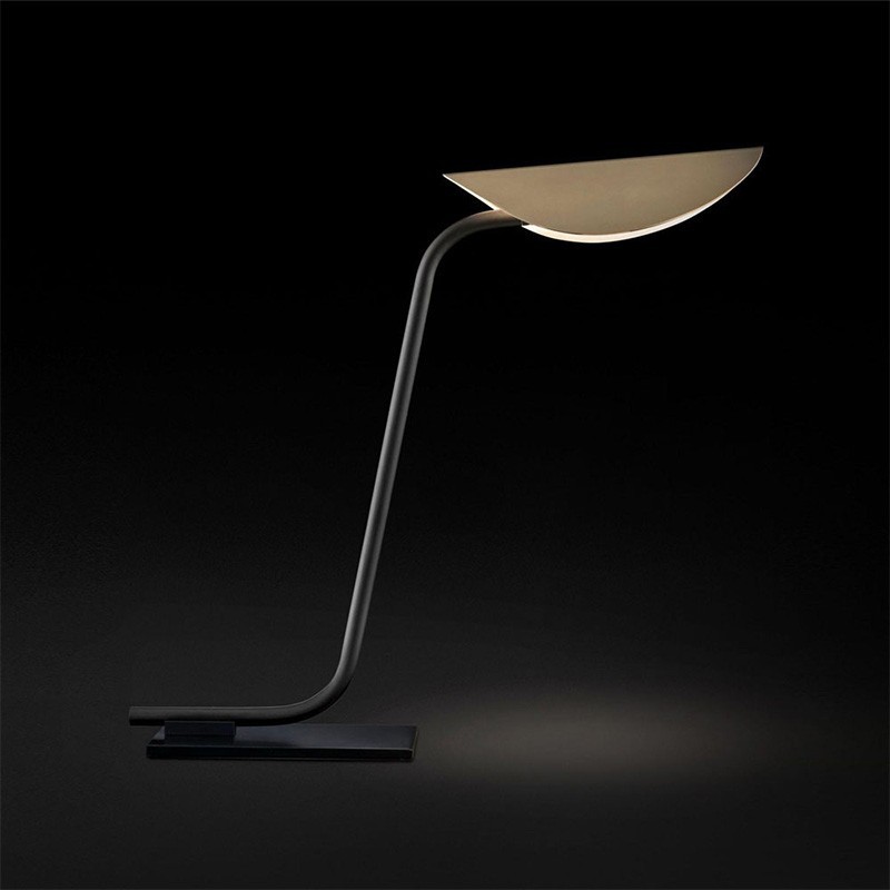 https://objectstorage.ap-seoul-1.oraclecloud.com/n/cnk6gaix2gpw/b/loqoqo-conv/o/oluce/plume-minimal-table-lamp/59354.jpg