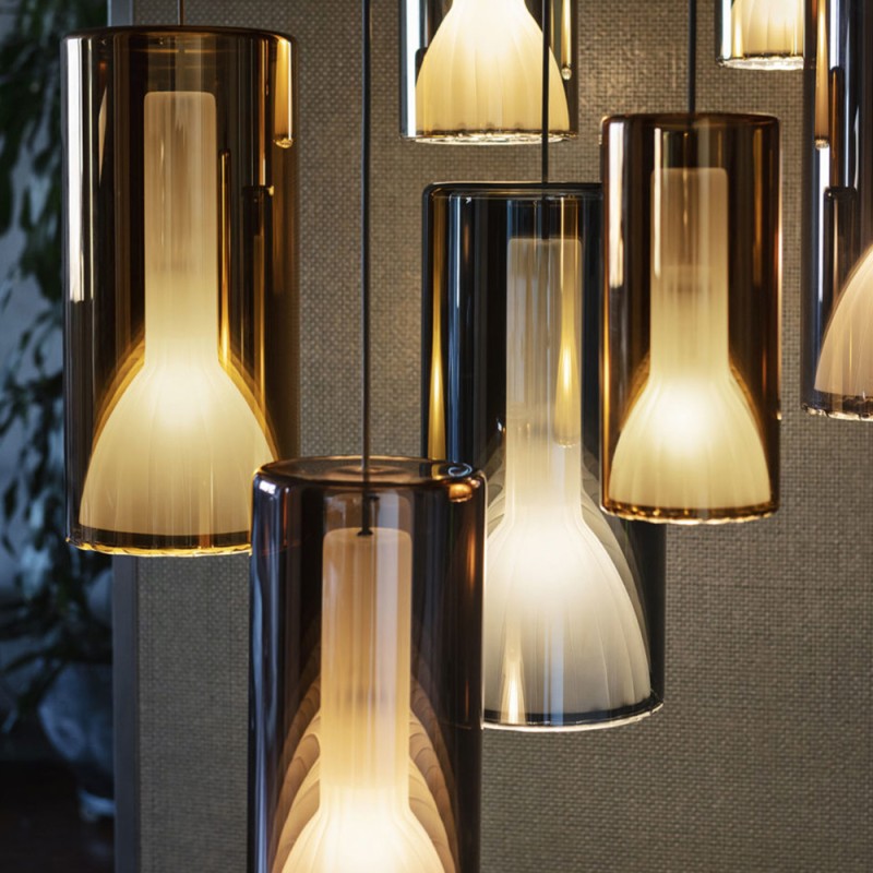https://objectstorage.ap-seoul-1.oraclecloud.com/n/cnk6gaix2gpw/b/loqoqo-conv/o/penta/lit-cylindrical-glass-suspension-lamp/90047.jpg
