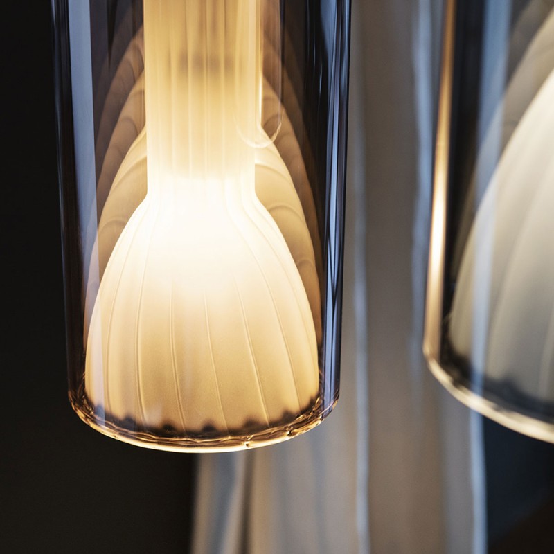 https://objectstorage.ap-seoul-1.oraclecloud.com/n/cnk6gaix2gpw/b/loqoqo-conv/o/penta/lit-cylindrical-glass-suspension-lamp/90050.jpg