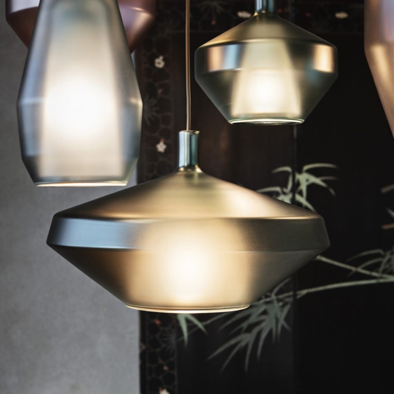 https://objectstorage.ap-seoul-1.oraclecloud.com/n/cnk6gaix2gpw/b/loqoqo-conv/o/penta/mom-blown-glass-suspension-lamp/90839.jpg