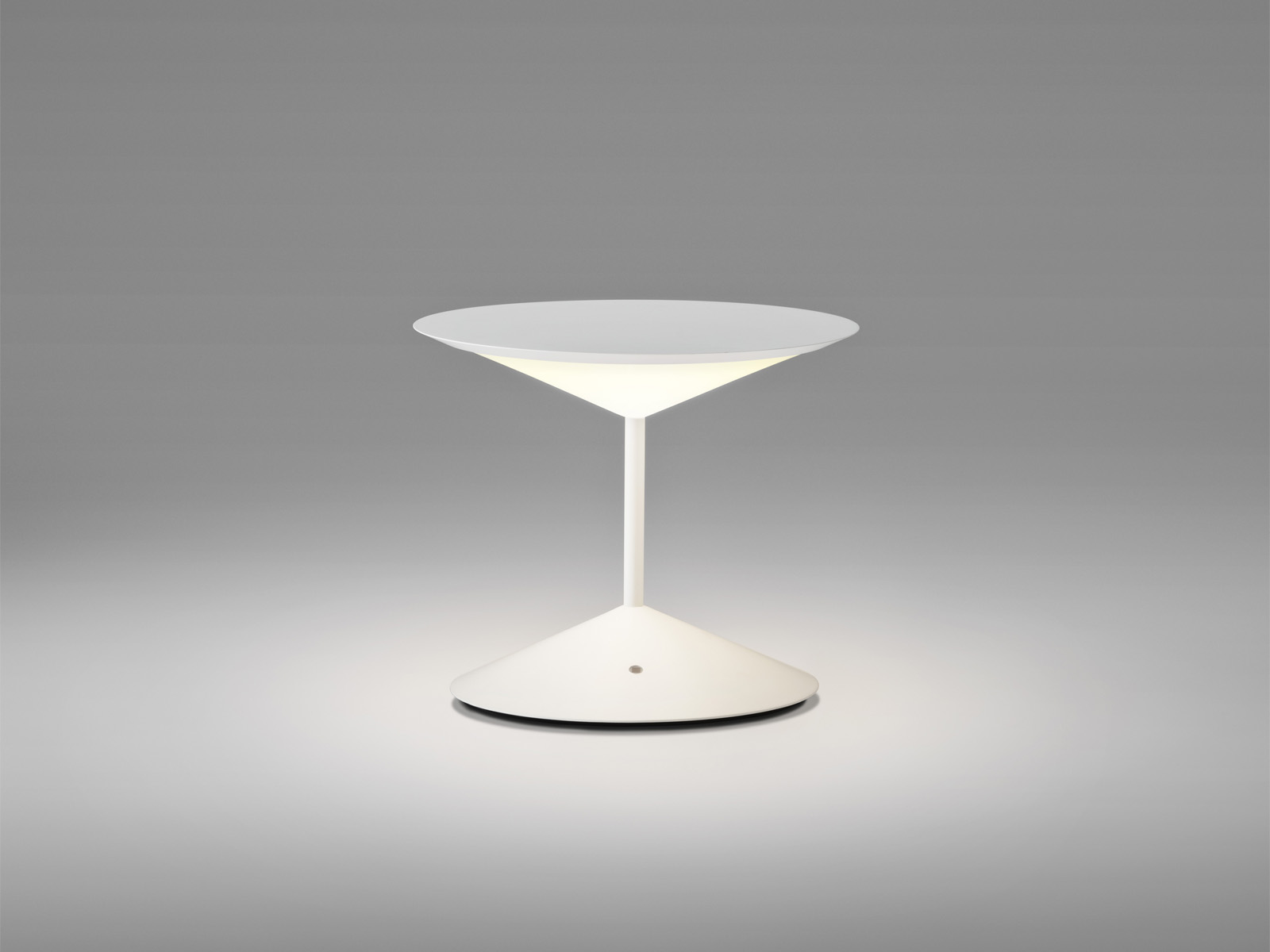 https://objectstorage.ap-seoul-1.oraclecloud.com/n/cnk6gaix2gpw/b/loqoqo-conv/o/penta/narciso-large-rechargeable-table-lamp-outdoor/narciso_table_white_still_2.jpg