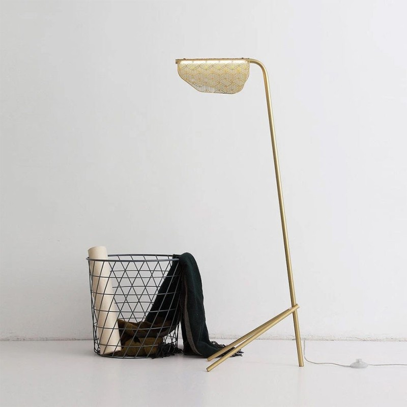 https://objectstorage.ap-seoul-1.oraclecloud.com/n/cnk6gaix2gpw/b/loqoqo-conv/o/petite-friture/mediterranea-floor-lamp-in-perforated-brass/55057.jpg