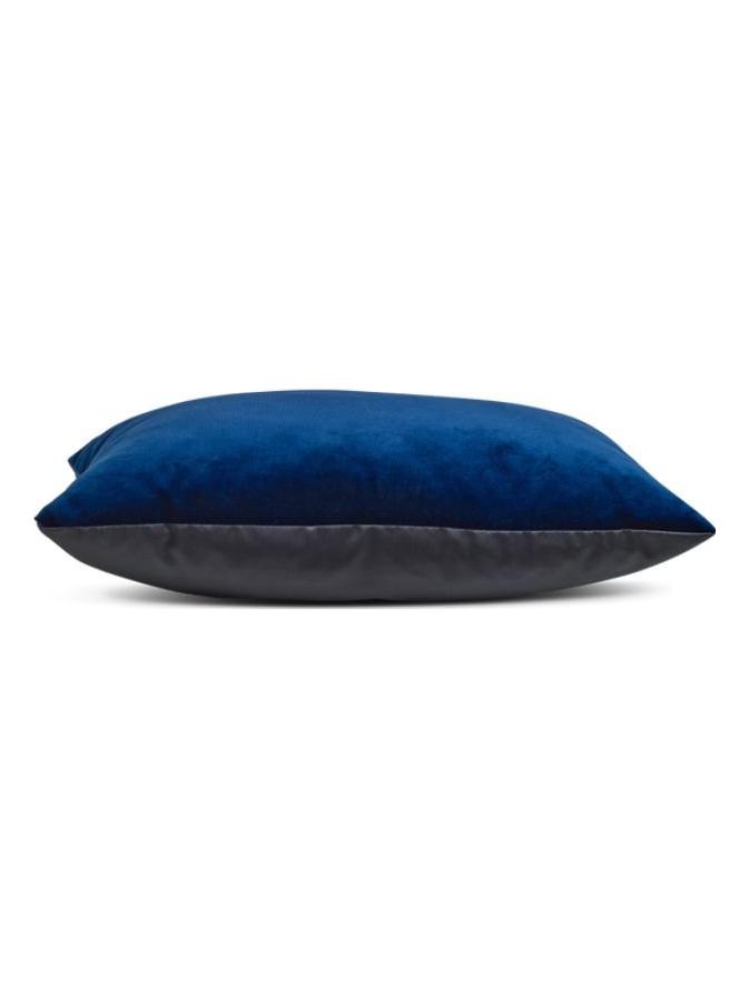 https://objectstorage.ap-seoul-1.oraclecloud.com/n/cnk6gaix2gpw/b/loqoqo-conv/o/pols-potten/cushion-velvet-nightblue-40-x-60/Cushionvelvetsquaredarkblue_50x50.jpg