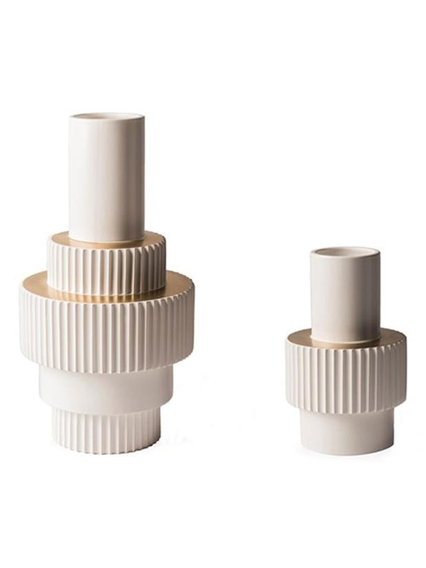 https://objectstorage.ap-seoul-1.oraclecloud.com/n/cnk6gaix2gpw/b/loqoqo-conv/o/pols-potten/gear-porcelain-vases/pols-potten-gear-vases.jpg