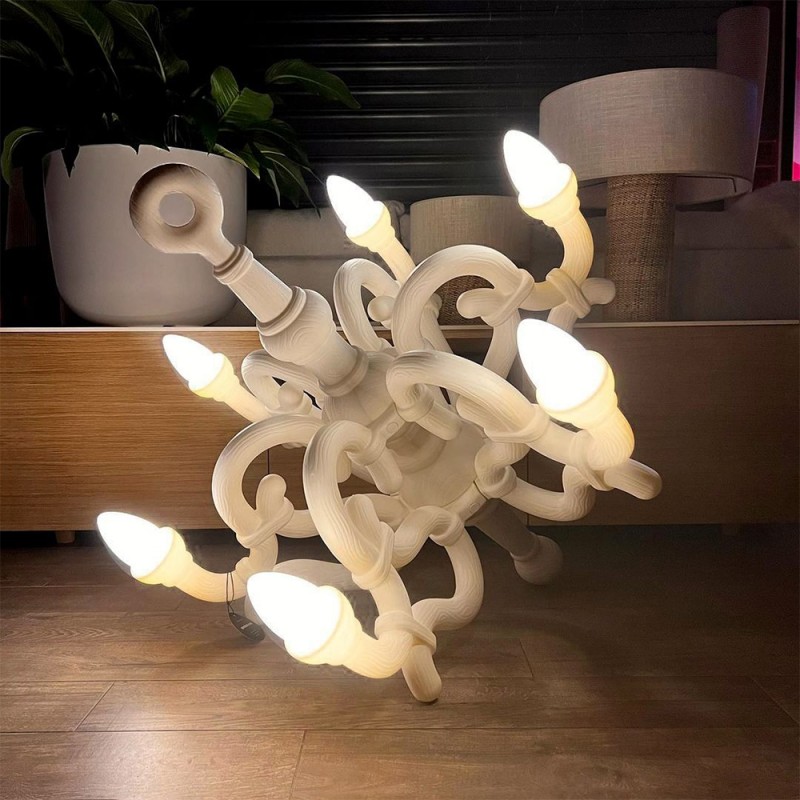 https://objectstorage.ap-seoul-1.oraclecloud.com/n/cnk6gaix2gpw/b/loqoqo-conv/o/qeeboo/fallen-chandelier-m-floor-lamp/90816.jpg