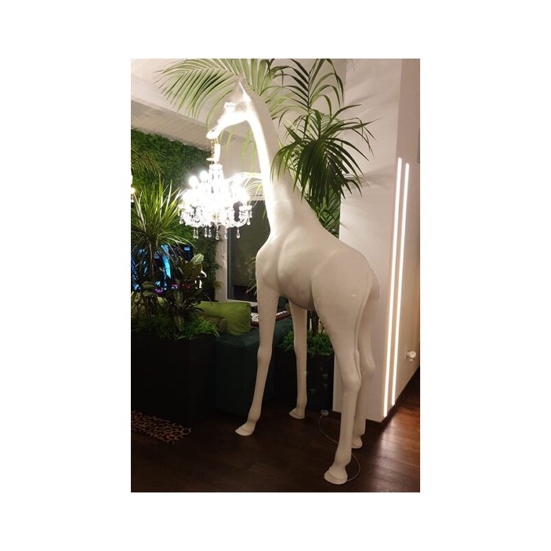 https://objectstorage.ap-seoul-1.oraclecloud.com/n/cnk6gaix2gpw/b/loqoqo-conv/o/qeeboo/giraffe-in-love-m-2-65-mt-with-chandelier-for-indoor/38736.jpg
