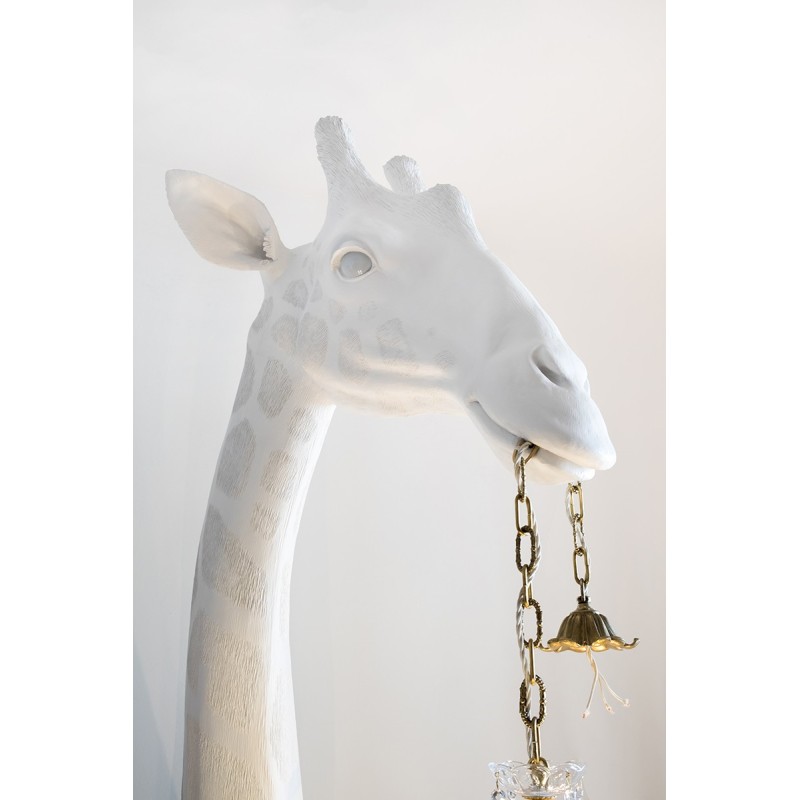 https://objectstorage.ap-seoul-1.oraclecloud.com/n/cnk6gaix2gpw/b/loqoqo-conv/o/qeeboo/giraffe-in-love-m-2-65-mt-with-chandelier-for-indoor/38737.jpg