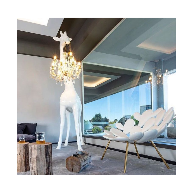 https://objectstorage.ap-seoul-1.oraclecloud.com/n/cnk6gaix2gpw/b/loqoqo-conv/o/qeeboo/giraffe-in-love-m-2-65-mt-with-chandelier-for-indoor/38743.jpg