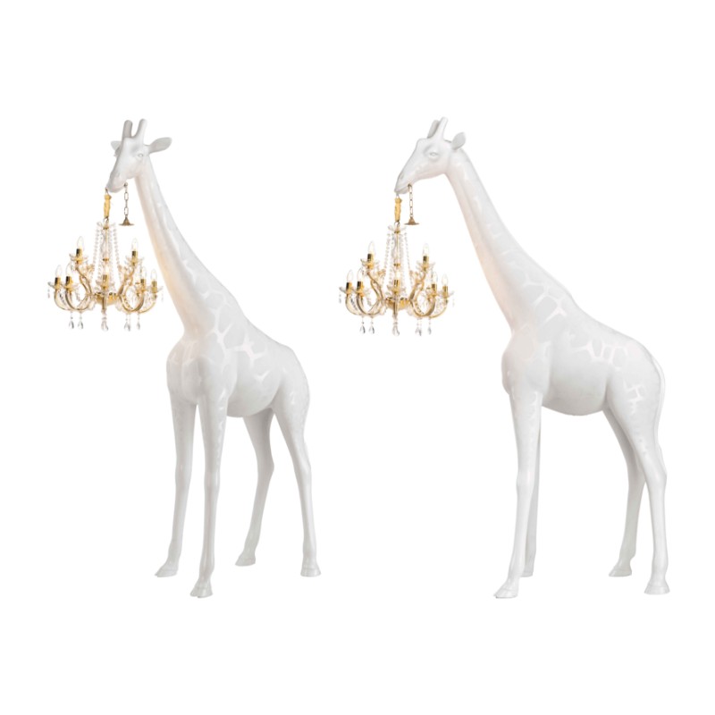 https://objectstorage.ap-seoul-1.oraclecloud.com/n/cnk6gaix2gpw/b/loqoqo-conv/o/qeeboo/giraffe-in-love-m-2-65-mt-with-chandelier-for-indoor/38745.jpg