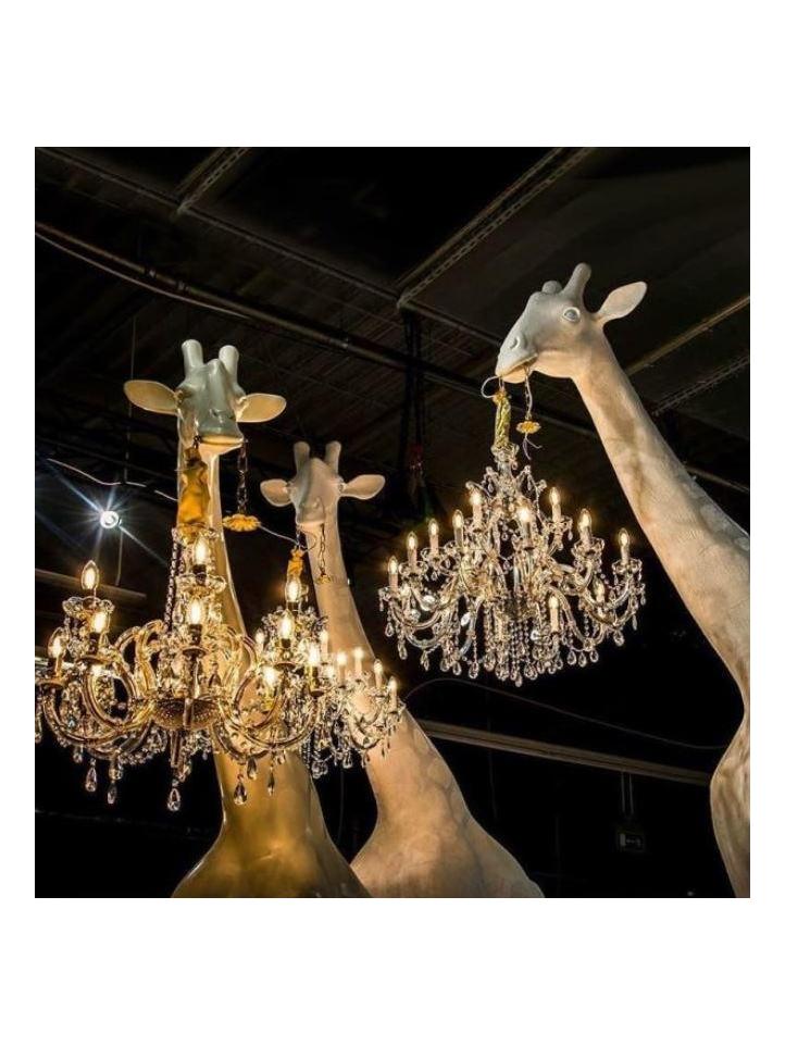 https://objectstorage.ap-seoul-1.oraclecloud.com/n/cnk6gaix2gpw/b/loqoqo-conv/o/qeeboo/giraffe-in-love-outdoor-4-mt-with-led-chandelier/39022.jpg
