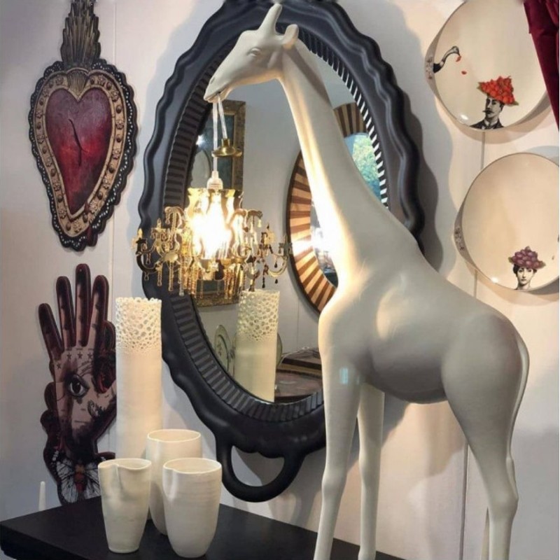 https://objectstorage.ap-seoul-1.oraclecloud.com/n/cnk6gaix2gpw/b/loqoqo-conv/o/qeeboo/giraffe-in-love-xs-100-cm-indoor-with-led-chandelier/37927.jpg