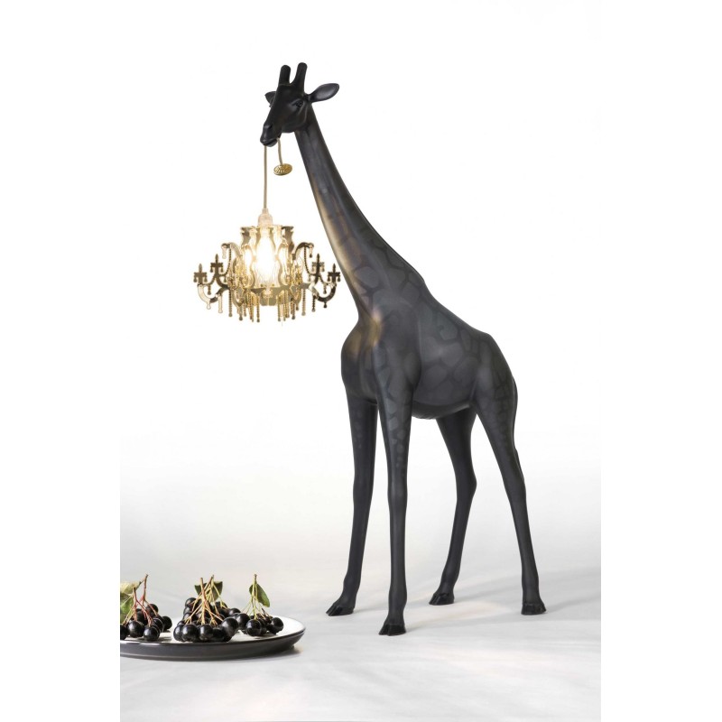 https://objectstorage.ap-seoul-1.oraclecloud.com/n/cnk6gaix2gpw/b/loqoqo-conv/o/qeeboo/giraffe-in-love-xs-100-cm-indoor-with-led-chandelier/37928.jpg