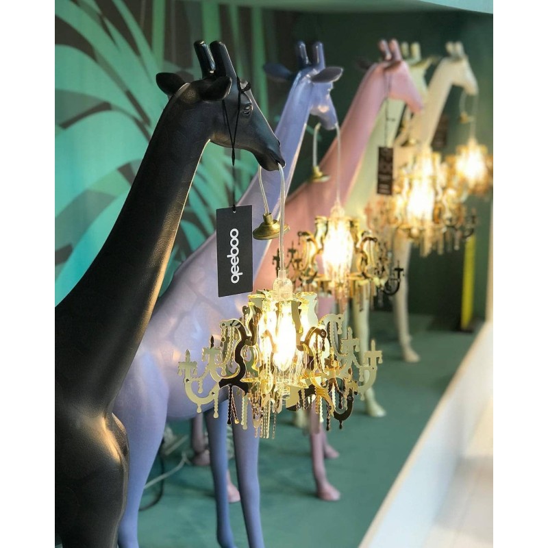 https://objectstorage.ap-seoul-1.oraclecloud.com/n/cnk6gaix2gpw/b/loqoqo-conv/o/qeeboo/giraffe-in-love-xs-100-cm-indoor-with-led-chandelier/37931.jpg