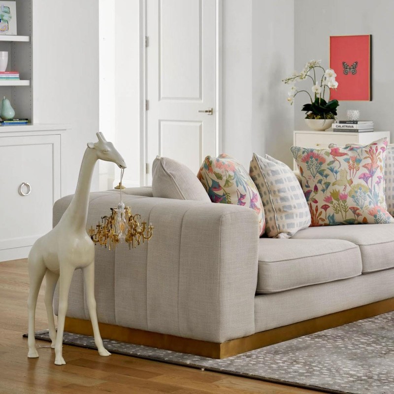 https://objectstorage.ap-seoul-1.oraclecloud.com/n/cnk6gaix2gpw/b/loqoqo-conv/o/qeeboo/giraffe-in-love-xs-100-cm-indoor-with-led-chandelier/37938.jpg