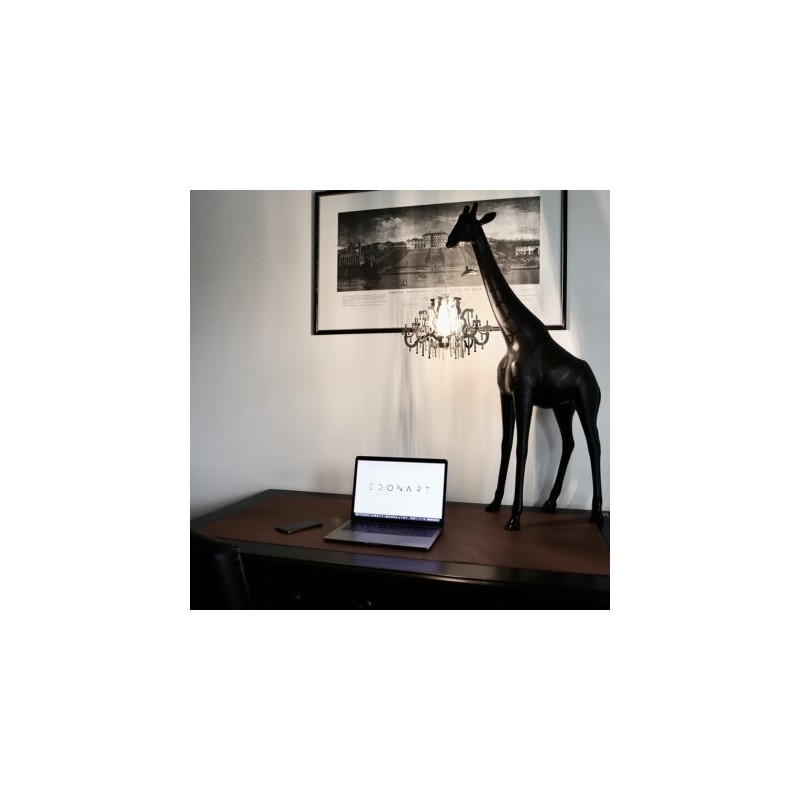 https://objectstorage.ap-seoul-1.oraclecloud.com/n/cnk6gaix2gpw/b/loqoqo-conv/o/qeeboo/giraffe-in-love-xs-100-cm-indoor-with-led-chandelier/37939.jpg