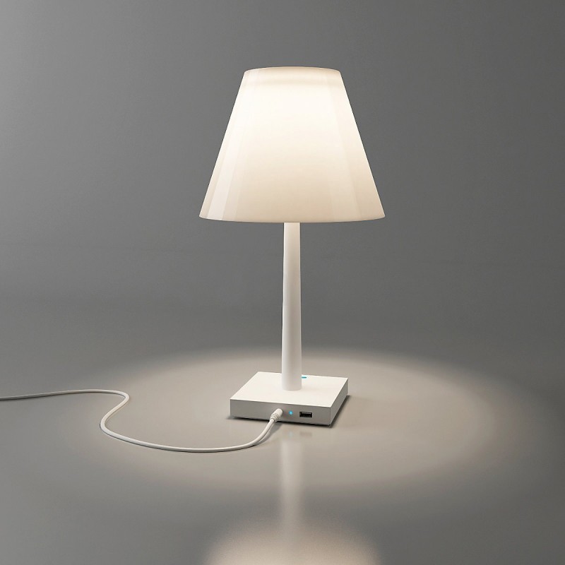 https://objectstorage.ap-seoul-1.oraclecloud.com/n/cnk6gaix2gpw/b/loqoqo-conv/o/rotaliana/dina-battery-led-table-lamp-champagne-color/63633.jpg
