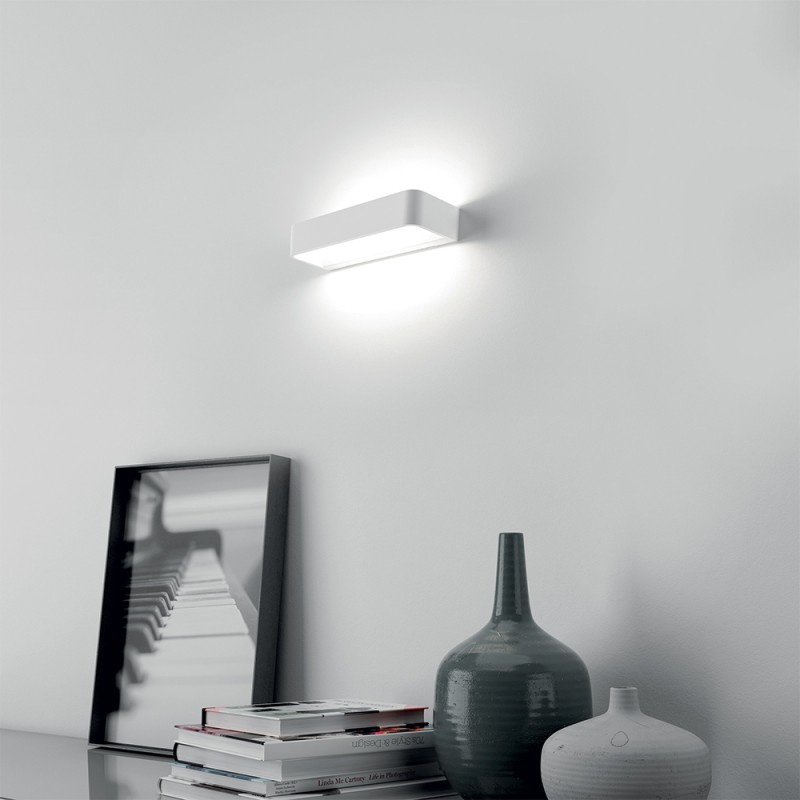 https://objectstorage.ap-seoul-1.oraclecloud.com/n/cnk6gaix2gpw/b/loqoqo-conv/o/rotaliana/frame-led-biemission-wall-lamp/97974.jpg