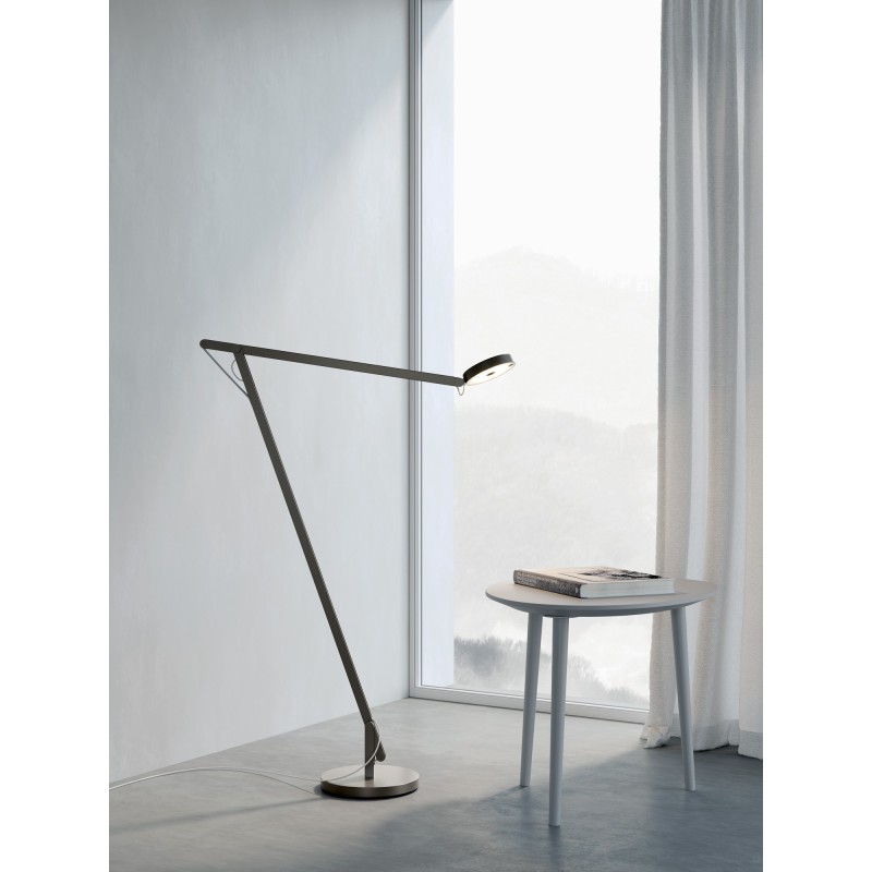 https://objectstorage.ap-seoul-1.oraclecloud.com/n/cnk6gaix2gpw/b/loqoqo-conv/o/rotaliana/string-dtw-led-floor-lamp/31733.jpg