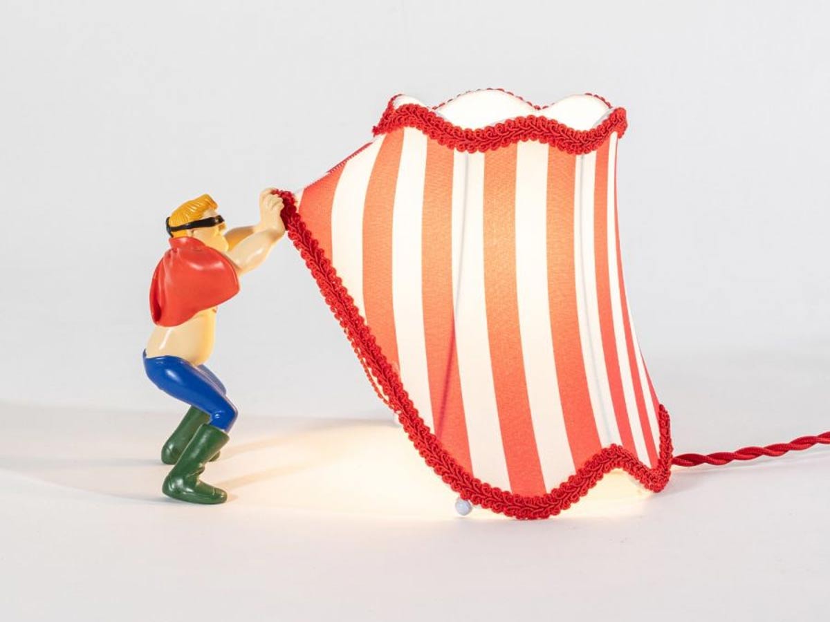 https://objectstorage.ap-seoul-1.oraclecloud.com/n/cnk6gaix2gpw/b/loqoqo-conv/o/seletti/circus-abat-jour-super-jimmy-lampada-da-tavolo/circus-abat-jour-super-jimmy-seletti-2.jpg