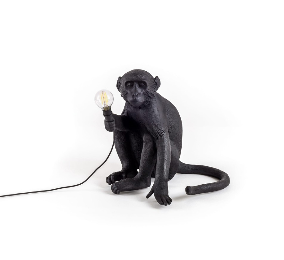 https://objectstorage.ap-seoul-1.oraclecloud.com/n/cnk6gaix2gpw/b/loqoqo-conv/o/seletti/monkey-lamp-sitting-outdoor/monkey_seat_outdoor_seletti_1.jpg