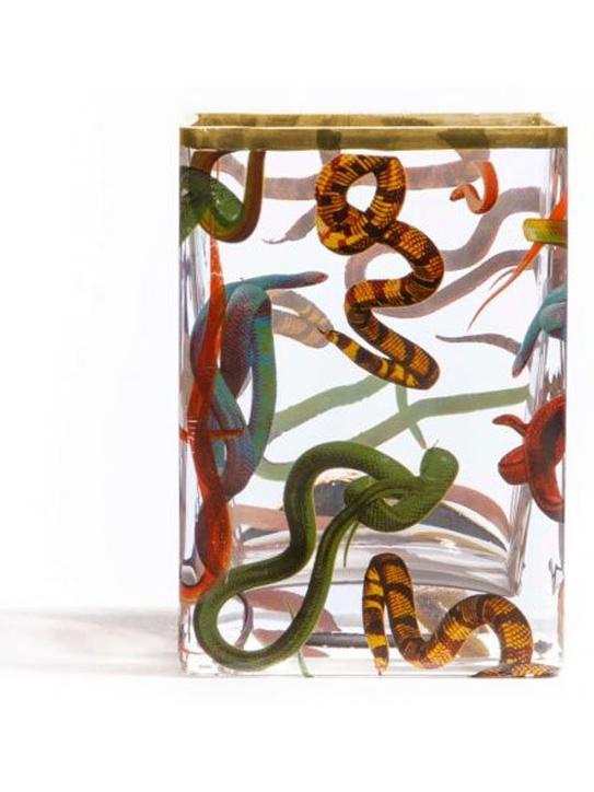 https://objectstorage.ap-seoul-1.oraclecloud.com/n/cnk6gaix2gpw/b/loqoqo-conv/o/seletti/toiletpaper-glass-vase/ToiletpaperGlassVaseSnakesSeletti.jpg