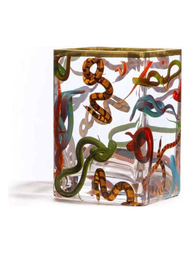 https://objectstorage.ap-seoul-1.oraclecloud.com/n/cnk6gaix2gpw/b/loqoqo-conv/o/seletti/toiletpaper-glass-vase/ToiletpaperGlassVaseSnakesSeletti2.jpg