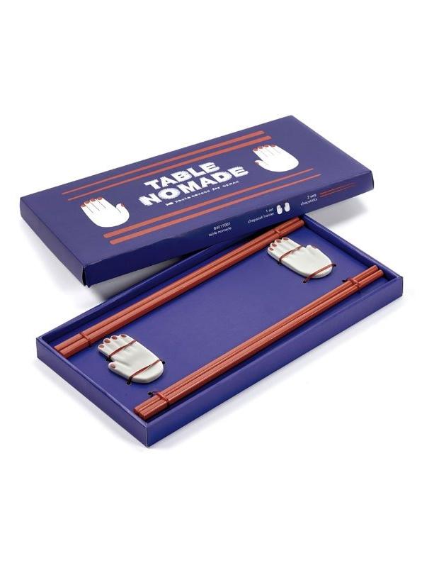 https://objectstorage.ap-seoul-1.oraclecloud.com/n/cnk6gaix2gpw/b/loqoqo-conv/o/serax/table-nomade-chopstick-holder-and-chopsticks/table-nomade-sushi.jpg