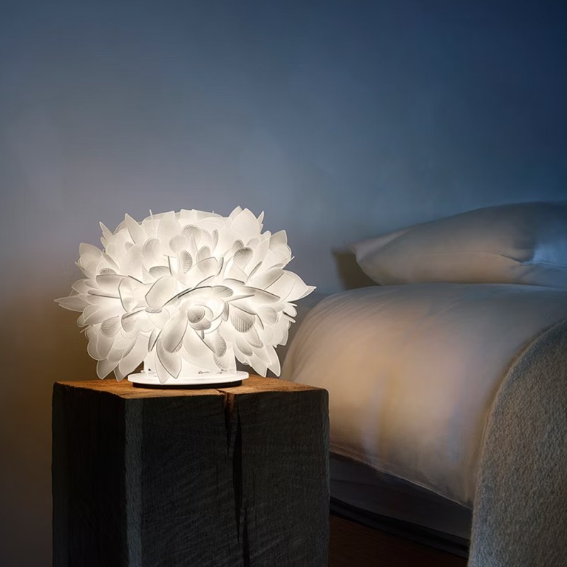 https://objectstorage.ap-seoul-1.oraclecloud.com/n/cnk6gaix2gpw/b/loqoqo-conv/o/slamp/slamp-veli-foliage-table-lamp/121974.jpg