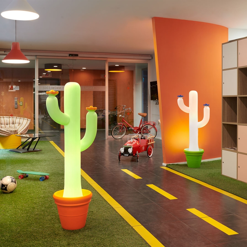 https://objectstorage.ap-seoul-1.oraclecloud.com/n/cnk6gaix2gpw/b/loqoqo-conv/o/slide-design/slide-cactus-floor-lamp/169404.jpg