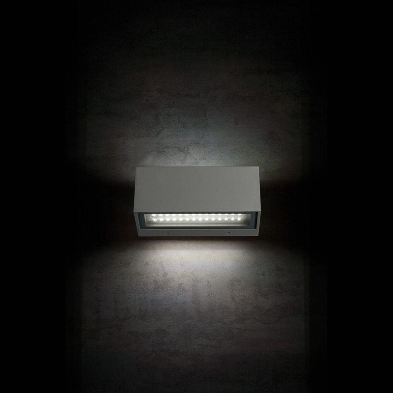 https://objectstorage.ap-seoul-1.oraclecloud.com/n/cnk6gaix2gpw/b/loqoqo-conv/o/sovil/garage-lamp-led-warm-light-in-aluminum-and-glass-for-outdoor-ip-65/27527.jpg
