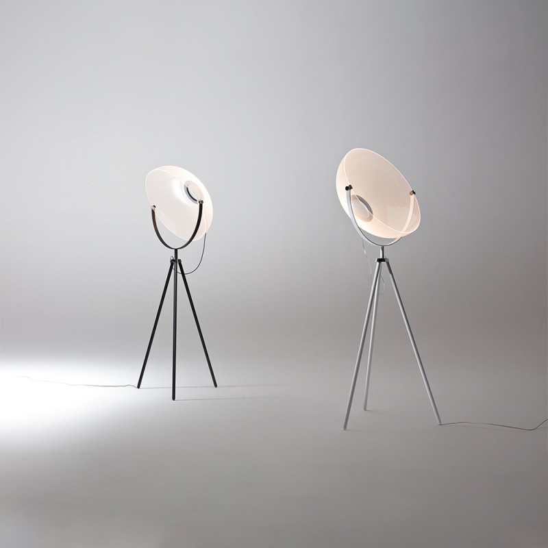 https://objectstorage.ap-seoul-1.oraclecloud.com/n/cnk6gaix2gpw/b/loqoqo-conv/o/stilnovo/demi-moon-led-floor-lamp/125666.jpg
