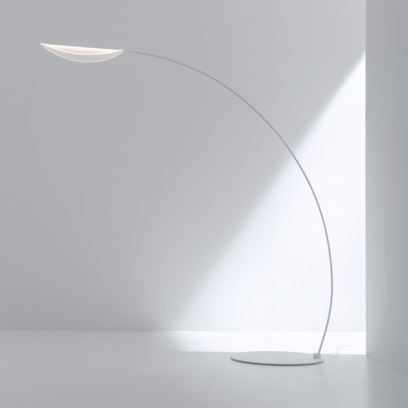 https://objectstorage.ap-seoul-1.oraclecloud.com/n/cnk6gaix2gpw/b/loqoqo-conv/o/stilnovo/diphy-curved-led-floor-lamp/77857.jpg