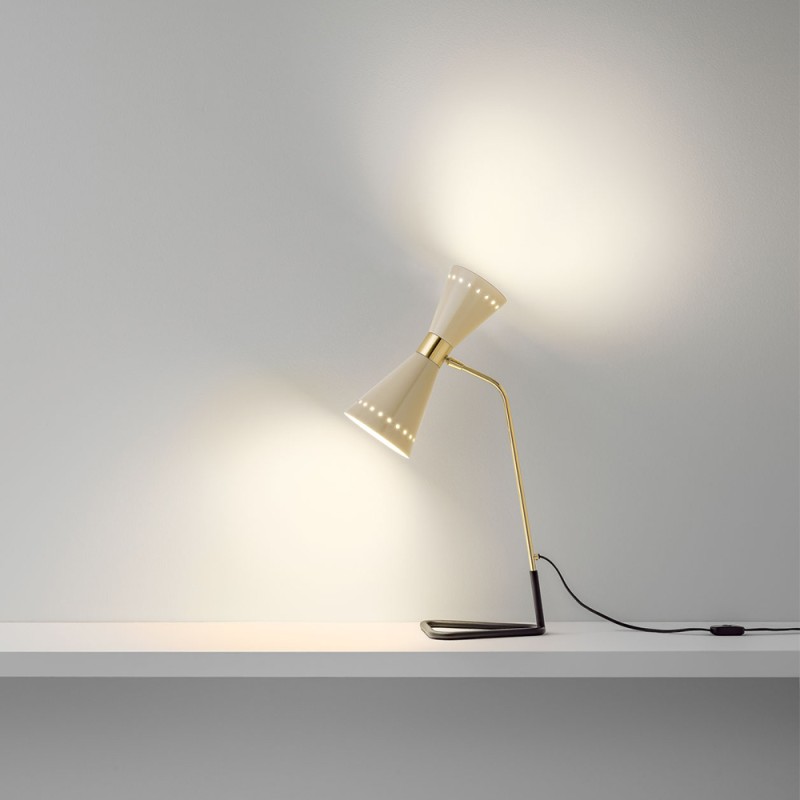 https://objectstorage.ap-seoul-1.oraclecloud.com/n/cnk6gaix2gpw/b/loqoqo-conv/o/stilnovo/megafono-table-lamp/77565.jpg