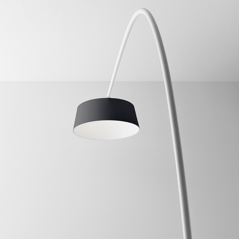 https://objectstorage.ap-seoul-1.oraclecloud.com/n/cnk6gaix2gpw/b/loqoqo-conv/o/stilnovo/oxygen-curved-led-floor-lamp/137217.jpg