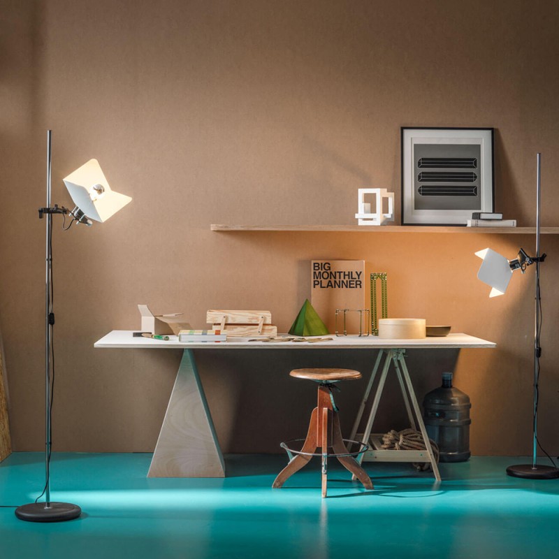 https://objectstorage.ap-seoul-1.oraclecloud.com/n/cnk6gaix2gpw/b/loqoqo-conv/o/stilnovo/triedro-led-floor-lamp/77995.jpg