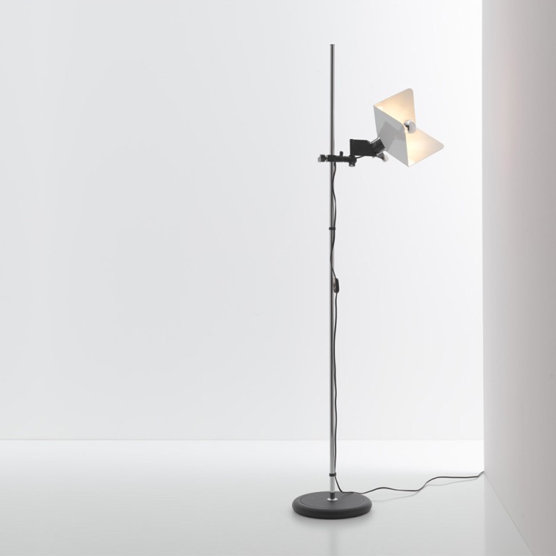 https://objectstorage.ap-seoul-1.oraclecloud.com/n/cnk6gaix2gpw/b/loqoqo-conv/o/stilnovo/triedro-led-floor-lamp/77996.jpg
