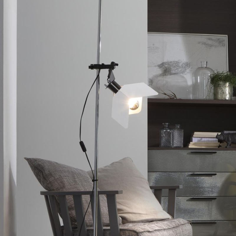 https://objectstorage.ap-seoul-1.oraclecloud.com/n/cnk6gaix2gpw/b/loqoqo-conv/o/stilnovo/triedro-led-floor-lamp/77997.jpg