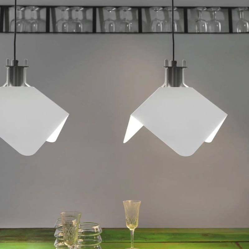 https://objectstorage.ap-seoul-1.oraclecloud.com/n/cnk6gaix2gpw/b/loqoqo-conv/o/stilnovo/triedro-led-suspension-lamp/135741.jpg