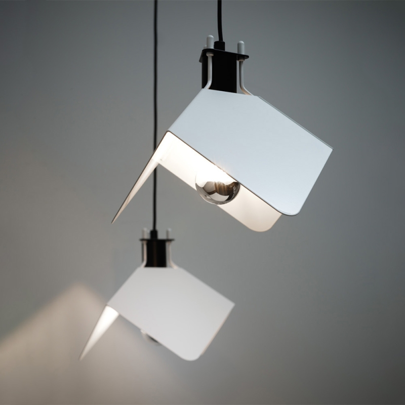 https://objectstorage.ap-seoul-1.oraclecloud.com/n/cnk6gaix2gpw/b/loqoqo-conv/o/stilnovo/triedro-led-suspension-lamp/135743.jpg