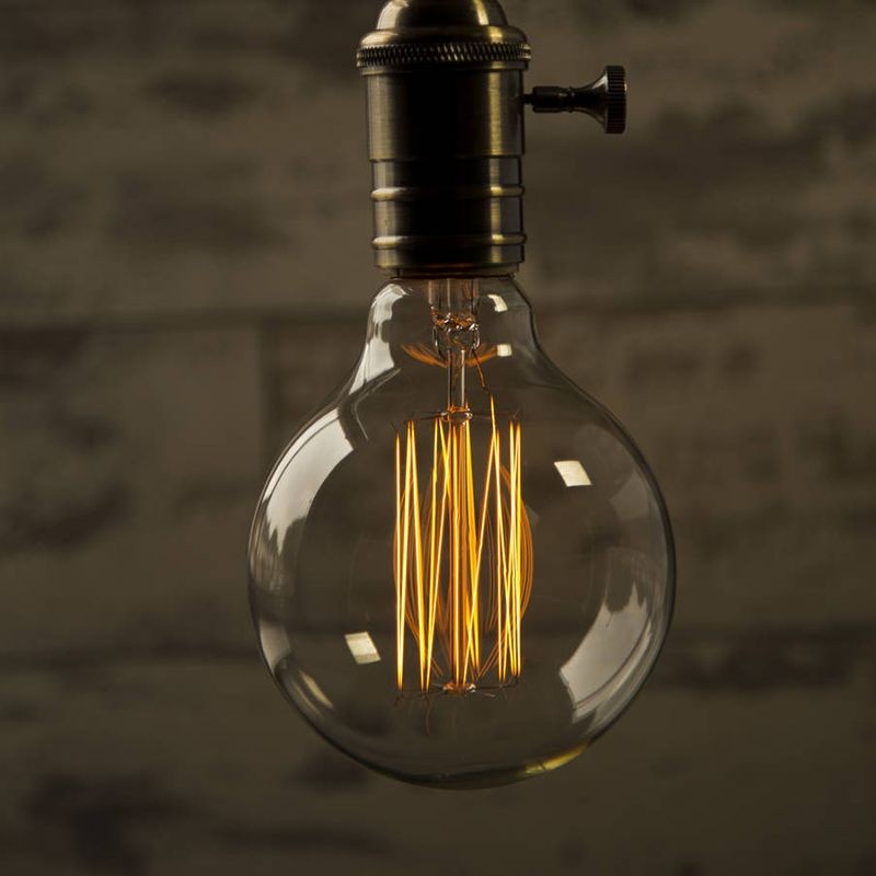 https://objectstorage.ap-seoul-1.oraclecloud.com/n/cnk6gaix2gpw/b/loqoqo-conv/o/underground-vintage/vintage-globe-bulb-g-95-60-w-e-27-carbon-filament/9294.jpg