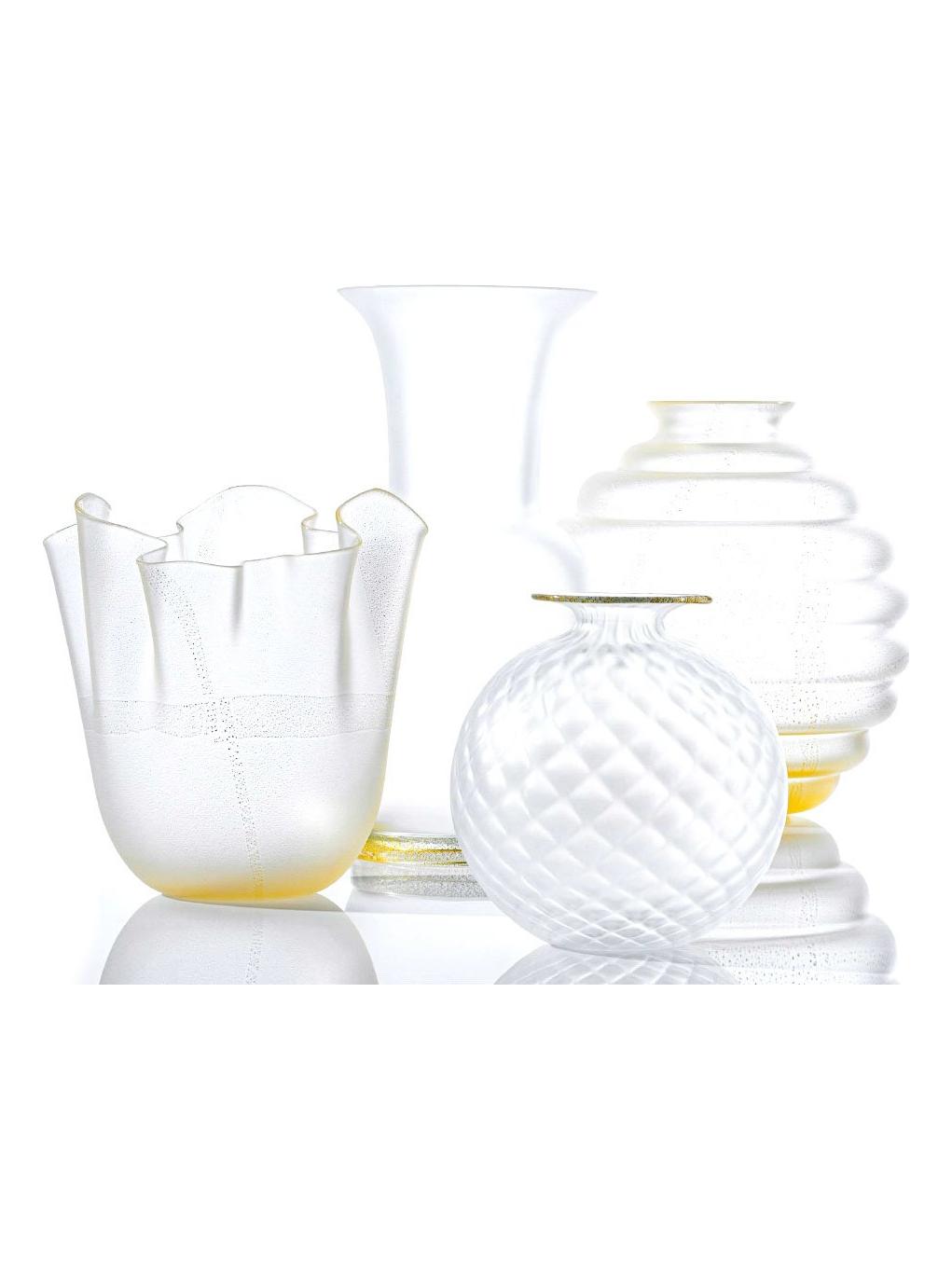 https://objectstorage.ap-seoul-1.oraclecloud.com/n/cnk6gaix2gpw/b/loqoqo-conv/o/venini/monofiore-balloton-100-29-sandblasted-vase-crystal-gold-leaf/venini_balloton_100.29.jpg
