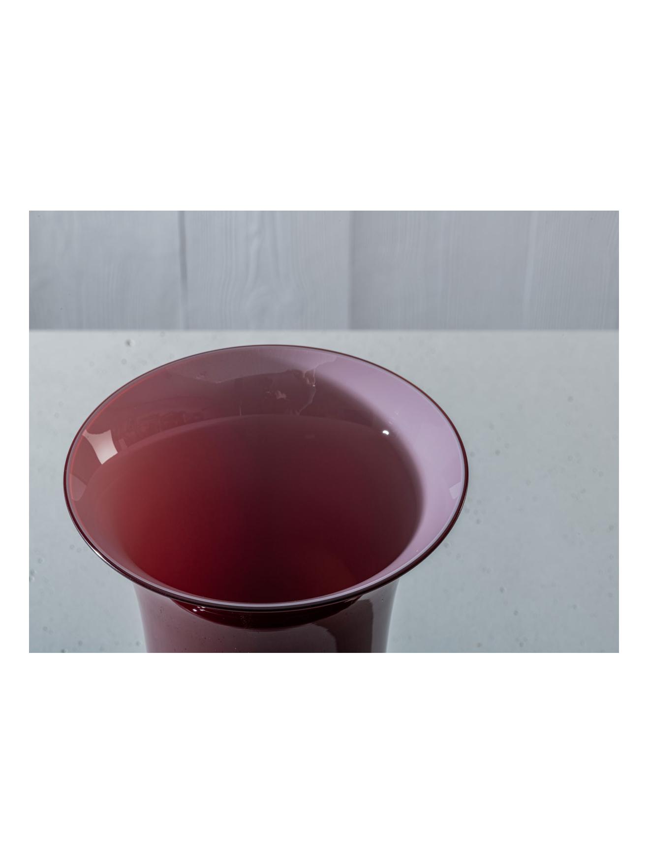 https://objectstorage.ap-seoul-1.oraclecloud.com/n/cnk6gaix2gpw/b/loqoqo-conv/o/venini/opalino-706-22-vase-oxblood-amethyst-l-e/vase-opalino-706-22-venini-x-mohd-10.jpg